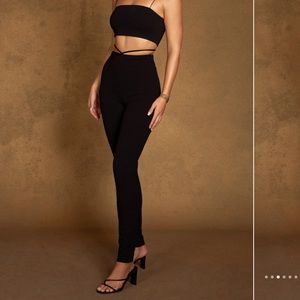 CELESTIA
Cross Over Detail Leggings